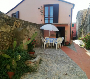 CASA LORENZO SULLE COLLINE DI LEVANTO e VICINO ALLE CINQUETERRE LT-0620